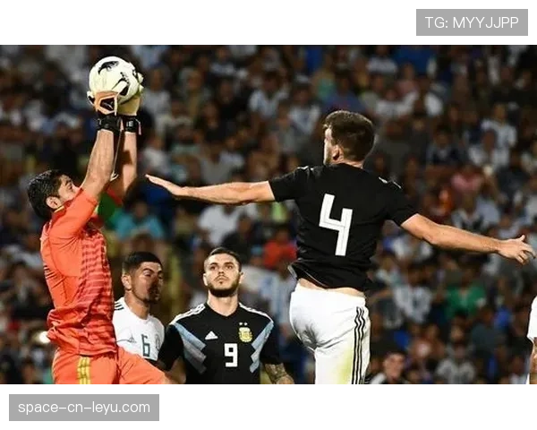 在热身赛中,美国奥运备战队以12-0大胜来访的墨西哥国家队 在热身赛中,美国奥运备战队以12-0大胜来访的墨西哥国家队