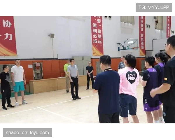 CBA教练组赴塞尔维亚交流,重点学习欧洲球队的“边线球战术库”建设 CBA教练组赴塞尔维亚交流,重点学习欧洲球队的“边线球战术库”建设