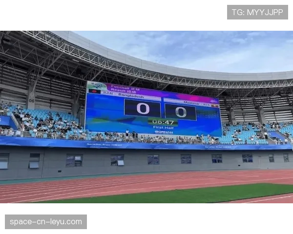 技术战报：昨日比赛中，现场大屏互动功能共接收并处理了来自观众手机的12万次投票